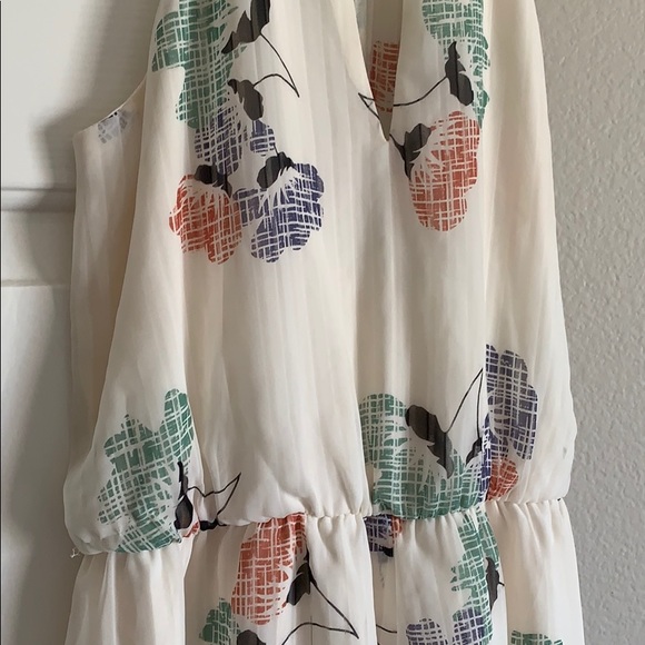 Beautiful romper! - Picture 3 of 6